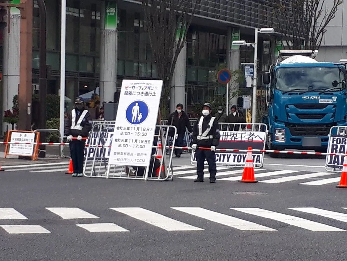 豊田市駅にてラリーイベント会場の警備も無事終了しました。